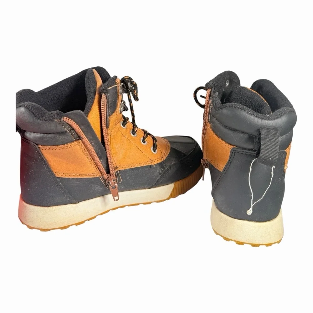 Kids Waterproof Winter Boots in Black and Tan Size 1Y
